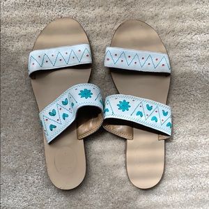 Super cute and soft sandals in good condition!